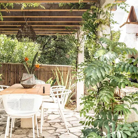 Hébergement de vacances Chaleureuse De 90m2 Avec Terrasse Ombragée De 50m2, Plancha Et Aperçu *
